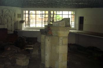 Základy kaple nalezené při archeologickém průzkumu hradu ( © iV 6.5.2007)