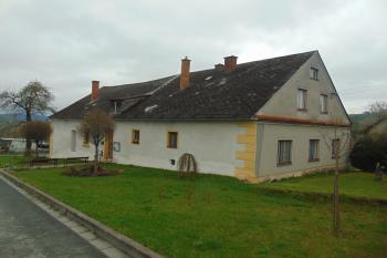 Sz. nároží bývalé tvrze (© Dušan Dohňanský  05/2021)