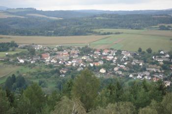 Pohled na obec Nemili  (© Jaromír Schoffer, 01/2010)