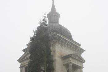 Mausoleum od jihozápadu ( © Ivan Grisa 09/2010)