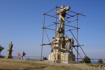 sousoší Ukřižování v rekonstrukci (© Zuzana Holasová, 10/2009)