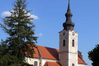 Kostel od severozápadu (© Jiří Cukr, 08/2015)