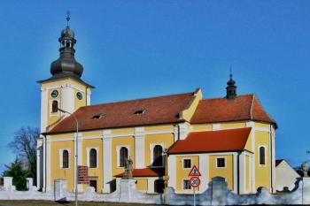Kostel Všech Svatých v Miloticích ( © Pavel Vítek 02/2008)