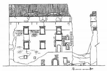 Kresba nádvorního (jižního) průčelí starého hradního paláce ( © M. Chorowska podle zaměření IHASIT (in Małgorzata Chorowska: Rezydencje średniowieczne na Śląsku, Oficyna wydawnicza Politechniki Wrocławskiej, Wrocław, 2003))