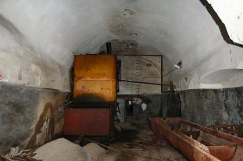 přízemí věže – pohled od severu ( © Pavel Zany Komárek 19. 4. 2006)