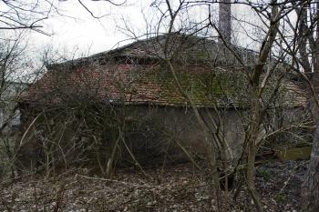 obvodová hradba od severu ( © Pavel Zany Komárek 19. 4. 2006)