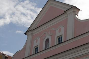 dům čp. 89 z 1. poloviny 17. století s barokní fasádou z 2. čtvrtiny 18. století ( © Iva Spurná 3.4.2010)