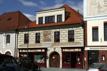 Patrový dům na Husově náměstí ( © Iva Spurná 3.4.2010)