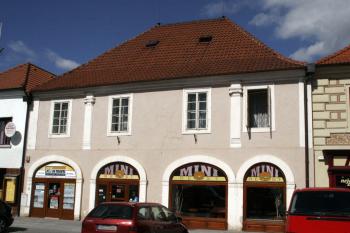 Patrový dům na Husově náměstí ( © Iva Spurná 3.4.2010)