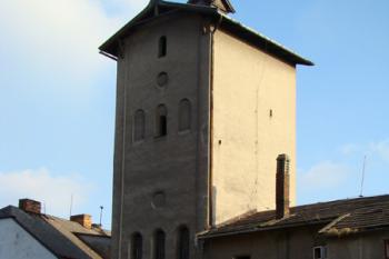 Celkový pohled na věž rafinerie ( © Miroslav BITTER 02/2008)