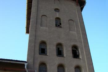 Celkový pohled na věž rafinerie ( © Miroslav BITTER 02/2008)