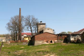 Celkový pohled na lihovar ještě před vykácením stromů. ( © Miroslav BITTER 03/2007)