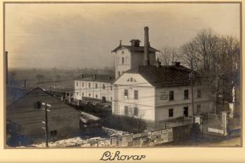 Radvanická rafinerie lihu ve třicátých letech uplynulého století ( © archiv Radvanice)