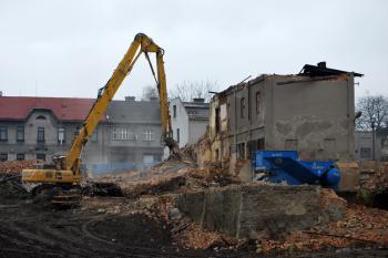 Demolice budov Radvanické rafinerie lihu. ( © Miroslav BITTER 11/2008)