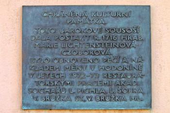 Morový sloup na náměstí v Hodoníně ( © Pavel Vítek 02/2008)