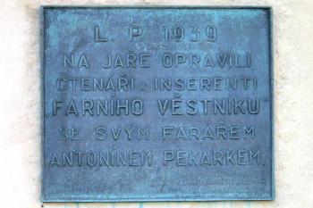 Morový sloup na náměstí v Hodoníně ( © Pavel Vítek 02/2008)