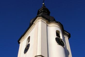 detail horní části kostelní věže ( © Jan P. Štěpánek 03/2008)