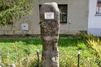 Menhir ( © Luděk Pitter 09/2007)