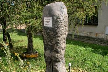 Menhir ( © Luděk Pitter 09/2007)