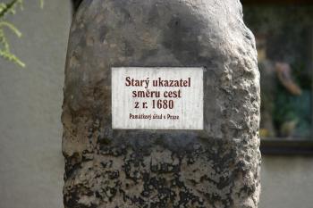 Menhir ( © Luděk Pitter 09/2007)