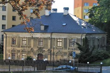 Stará fara v Jablonci nad Nisou u kostela sv. Anny ( © Pavel Vítek 06/2008)