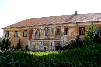 Zámek Tažovice - severní průčelí (© Jiří Cukr, 08/2010)