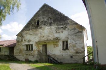 severní průčelí tvrze (© Lukáš Pechánek, 08/2011)