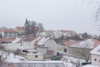Celkový pohled na místo bývalého hradu od severozápadu. ( © Roman Řezáč 01/2008)