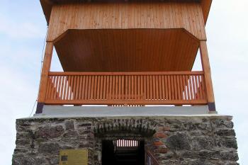 rozhledna Jeřabina (© Václav Čermák, 04/2010)