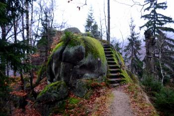 schodiště na plochu hrádku (© Daniel Šmidrkal, 12/2014)