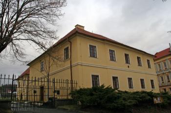 Barokní děkanství od jihu ( © iV 20.1.2008)