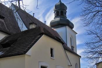 Kostel sv. Bartoloměje v Chrášťanech ( © Pavel Vítek 02/2008)