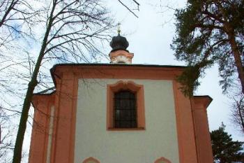 Průčelí kostela Navštívení Panny Marie ( © Ondřej Bezděk 03/2006)