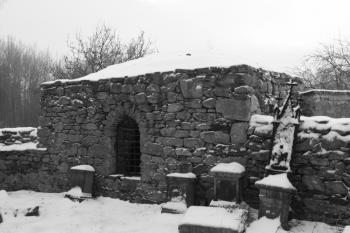 Kostnice jihovýchodně od kostela ( © Ivan Grisa 12/2009)