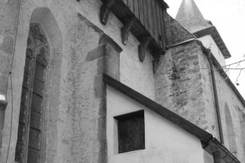 Severní bok presbytáře a sakristie ( © Ivan Grisa 12/2009)