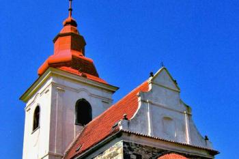 Kostel sv. Petra a Pavla V Kostomlatech pod Řípem ( © Pavel Vítek 04/2008)