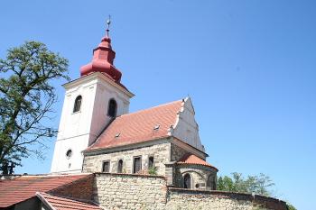 Kostel od jihovýchodu (© Ivan Grisa, 08/2008)