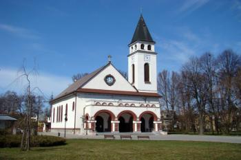 Celkový pohled na kostel Krista Krále. ( © Miroslav BITTER 04/2008)