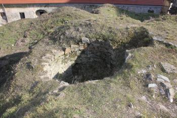 pozůstatek hradu (© Luděk Vláčil, 03/2014)