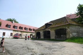 východní část předzámčí ( © Jan P. Štěpánek 06/2008)