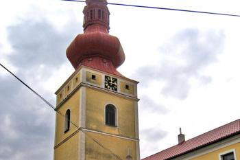 Zvonice v Golčově Jeníkově ( © Pavel Vítek 04/2008)