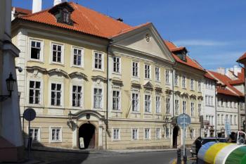 Hlavní průčelí ( © Jan Sommer 04/2008)