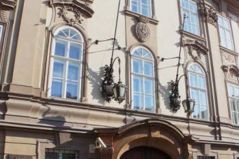 Střední část hlavního průčelí (© Jan Sommer, 04/2008)