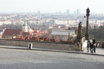 pohled z Hradčanského náměstí ( © Milan Caha 02/2008)