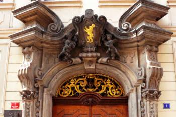 Portál ve východním průčelí (© Jan Sommer, 04/2008)