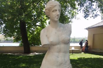 Kopie Venuše Mélské v zahradě paláce (© Johannes Cladis, 05/2016)
