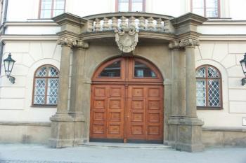 původní barokní portál ( © Milan Caha 04/2008)