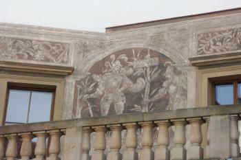 sgrafita na nádvoří ( © Milan Caha 02/2008)