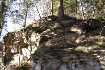 Torzo věže na předním skalisku od jihovýchodu ( © Jan P. Štěpánek 12/2006)