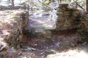 Interiér hradní věže od severovýchodu ( © Jan P. Štěpánek 12/2006)